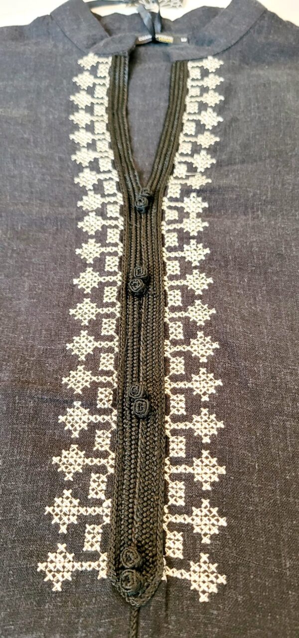 Tunique Noire Moderne et traditionelle du maroc. Moroccan Modern Traditional Black Tunic