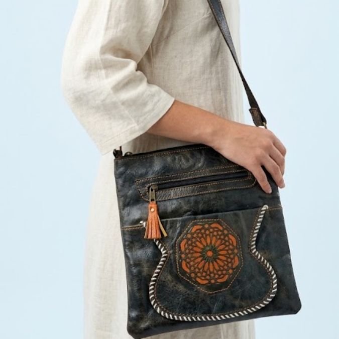 Sac Bandoulière Marocain En Cuir Artisanal – Style Boho Vintage- NEUF – Image 3