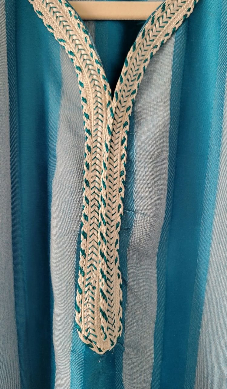 Tunique traditionnelle style Gandoura Marocaine Enfant (6-8 ans) – ÉTAT NEUF – Image 4